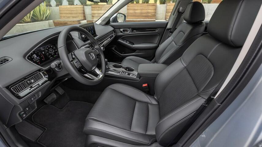 思域对比雅阁哪个更值得买,新款思域对比雅阁