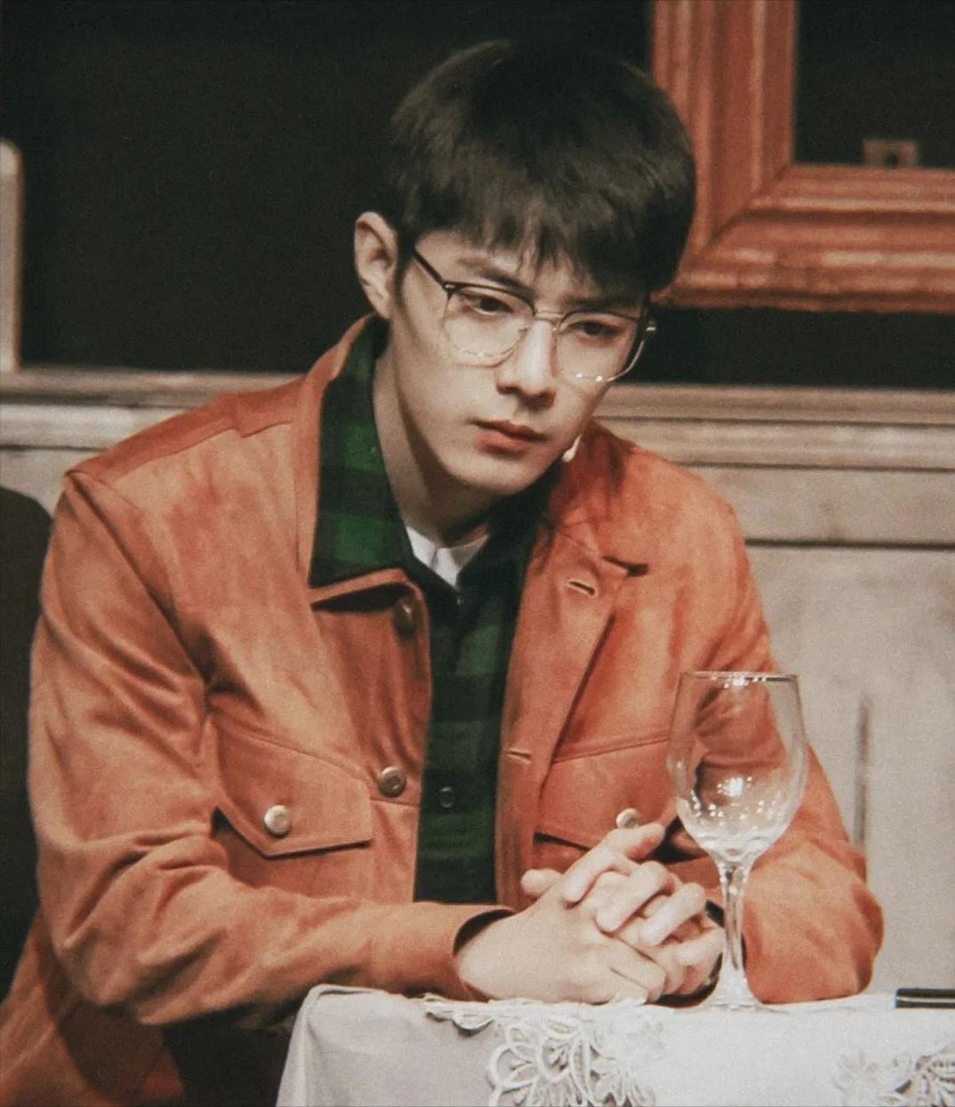 肖战如梦之梦西安收官粉丝送行,肖战首演如梦之梦哪些明星送花篮