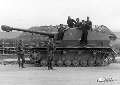 二战德军野蜂式自行火炮,二战德军sfh15榴弹炮