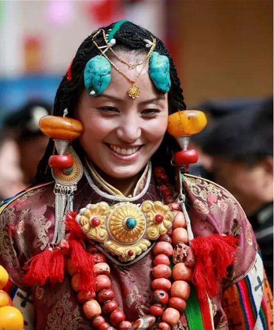 现在市面的蜜蜡全是假的吗,怎么知道是假的蜜蜡