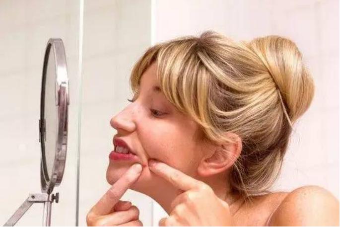 皮肤长斑长痘毛孔粗大的原因,皮肤毛孔粗大什么原因导致的