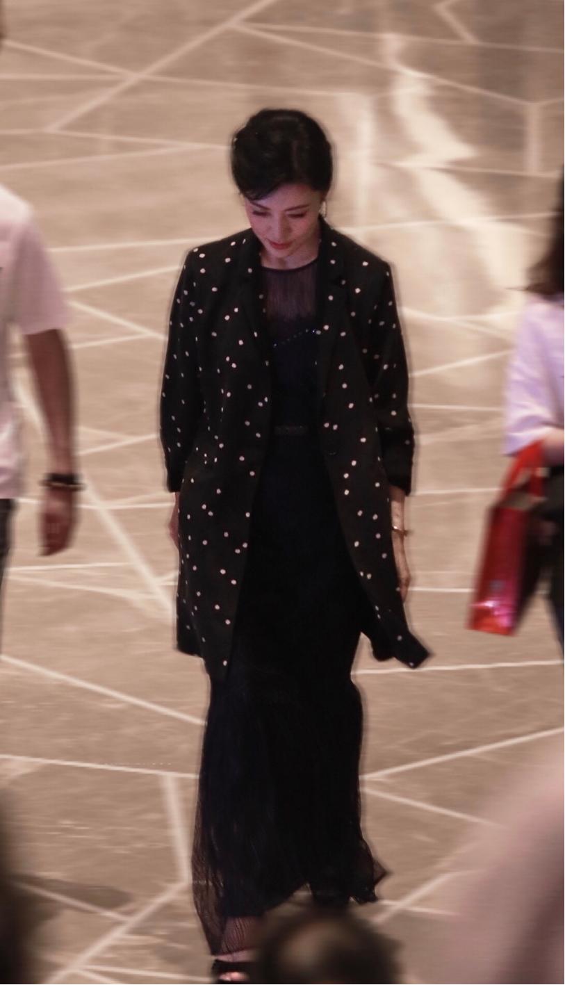 51岁周涛穿蓝色西装粉衬衫,周涛白色西装搭配图片