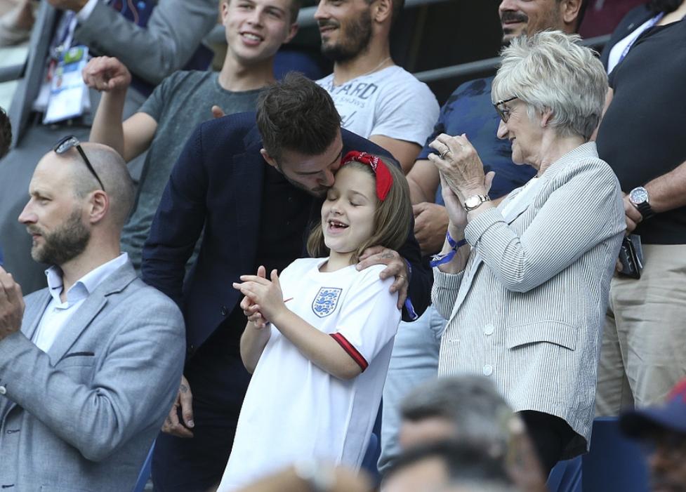 贝克汉姆小七亲吻照,贝克汉姆亲吻小七