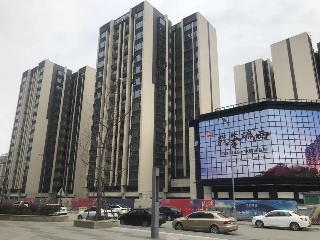 成都这4条“神奇”的街：新房门对门，凭啥最高能便宜1.3万/㎡！