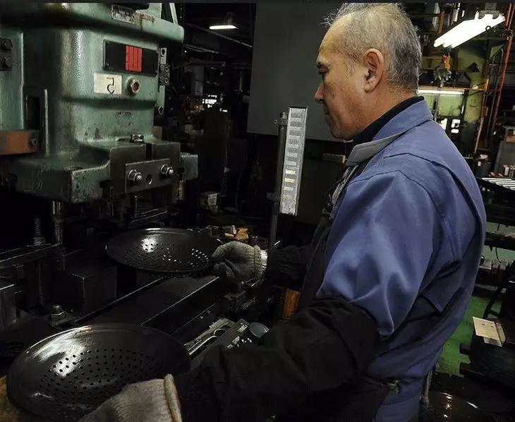 纯手工热锻铁锅,日本高纯度铁锅和精钢区别