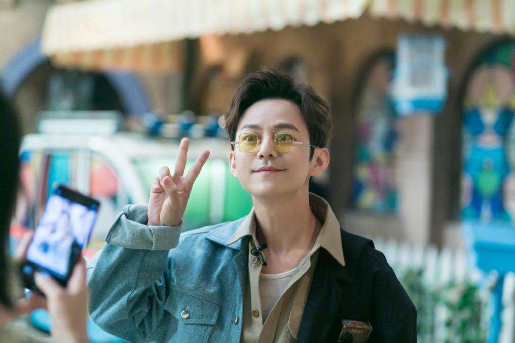 何炅过生日半个娱乐圈都送上祝福,何炅生日半个娱乐圈祝福