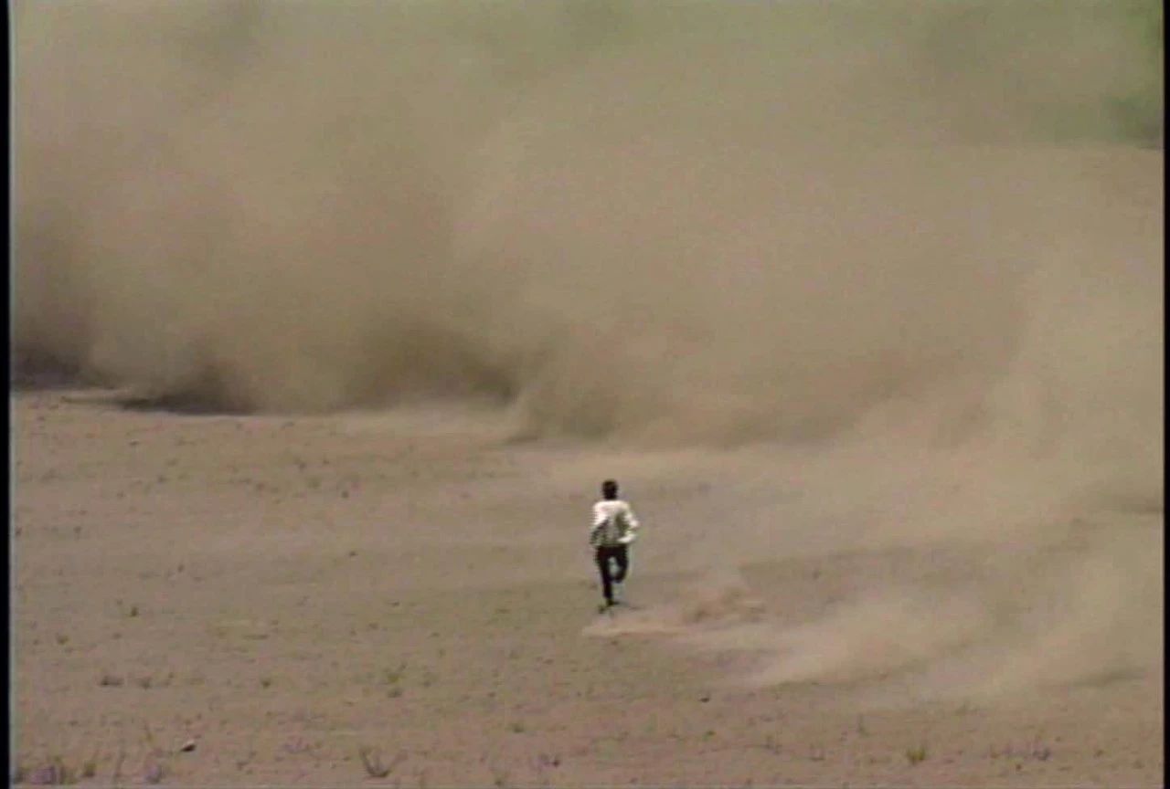 当你扛着尼康冲向龙卷风的时候,当摄影师义无反顾地冲向龙卷风