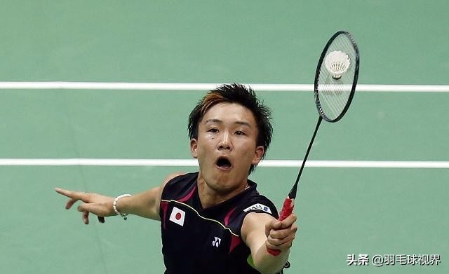 我们打羽毛球，彼此之间有一个“桥”，就是我们用手握着的球拍