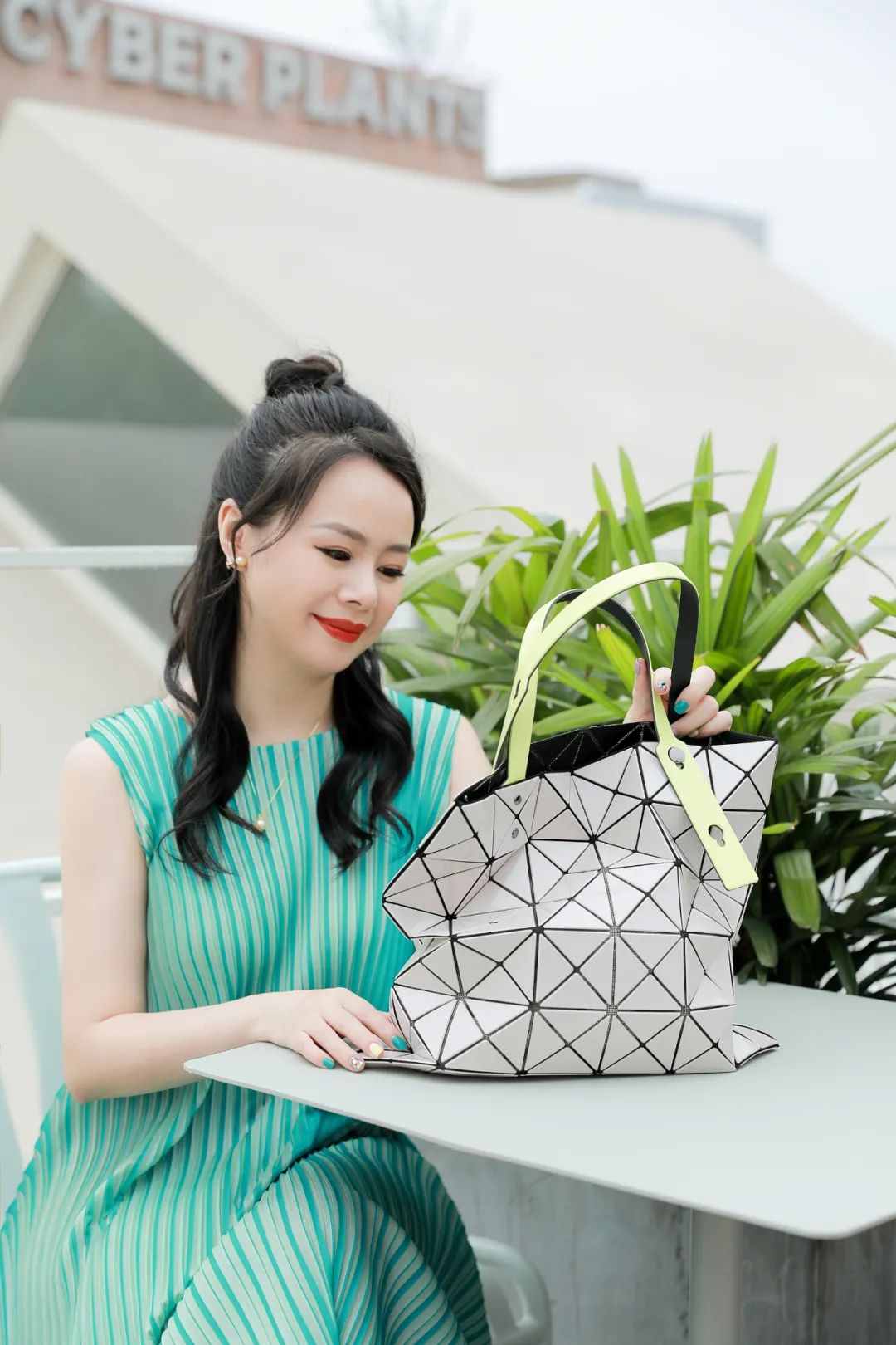 初入职场质感包包推荐,三宅一生包包属于什么档次的包包