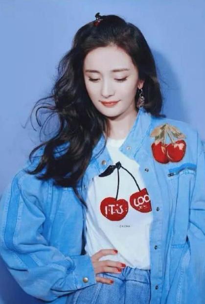 夏天显脸小又凉快的扎发,减龄半扎发显得头发很多的发型