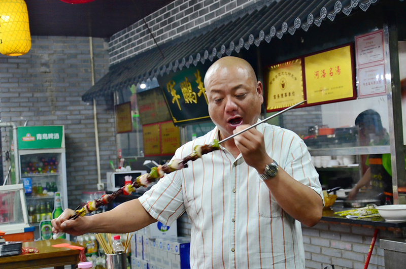 吉利网红美食打卡地军鹏烤全羊一米烤大串欢迎您