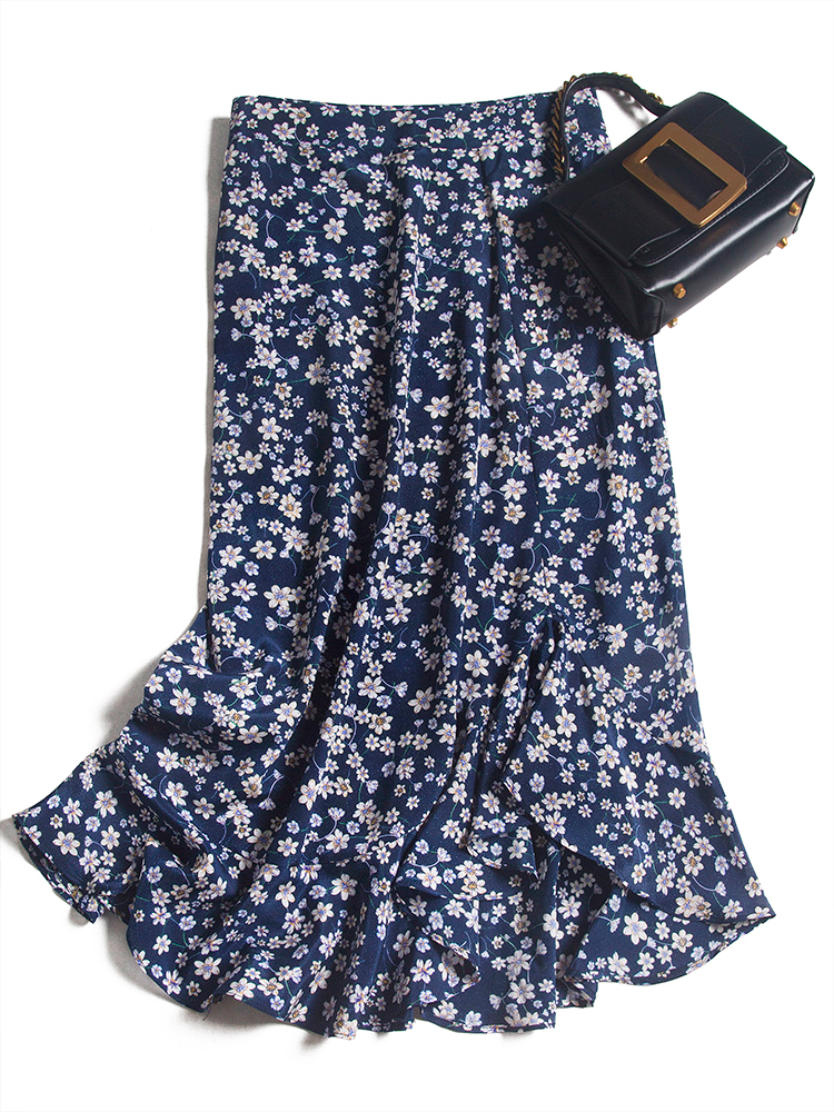 三伏天太热，紧身裤再美也别穿，瞧这半身裙+雪纺衫，又美又仙