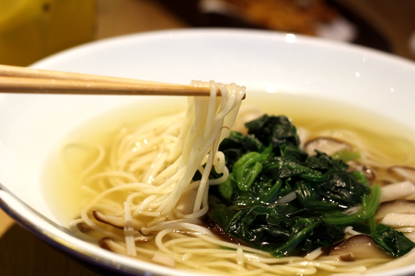 过桥米线总共有多少个配菜,过桥米线图片12种配菜