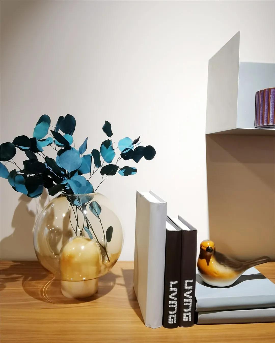 从10平方米的楼梯间花店，到130平方米的花园花店，为何她俩做得这么火？