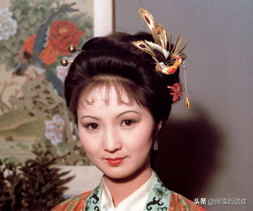 贾宝玉为探春打抱不平,平儿来传话给贾探春