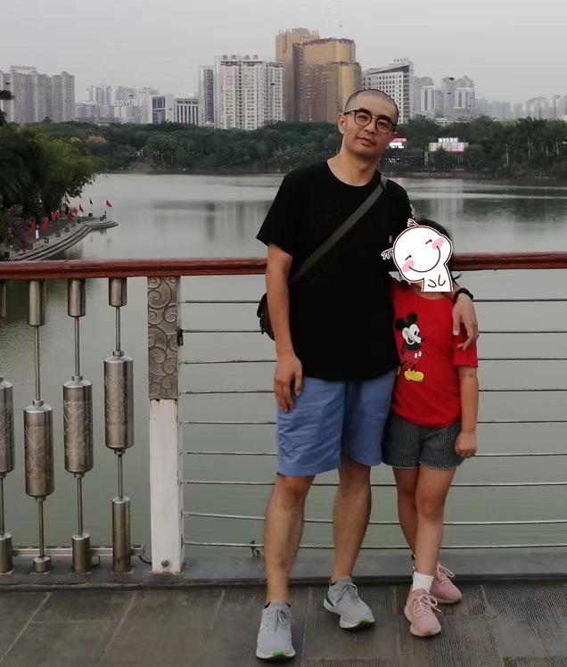 坚持跑步自律减肥,跑步一个月瘦了二十斤每天五公里