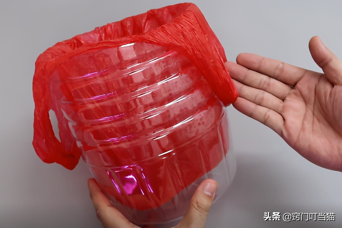 生活小妙招油桶消灭苍蝇,空油桶千万别扔了这样剪一刀