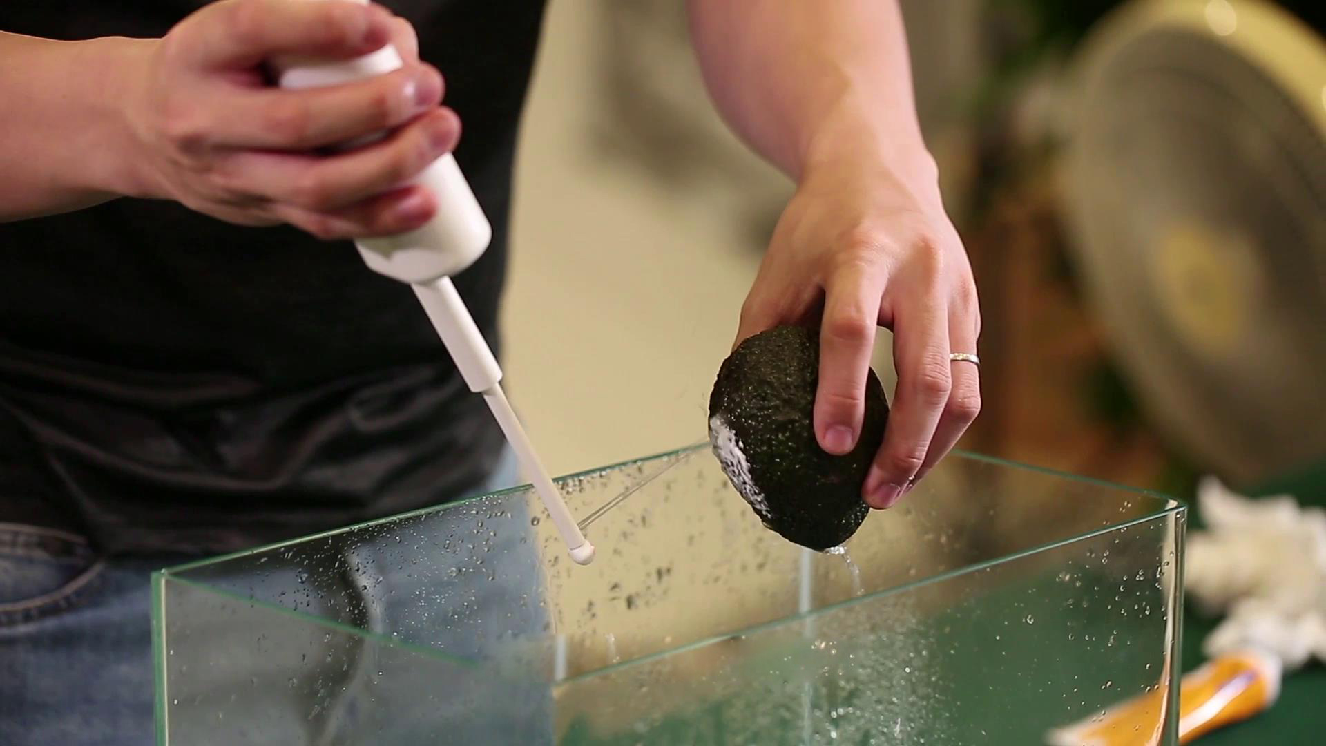 用水洗屁屁会带走水分么,用水洗屁屁有鲜血还有血丝