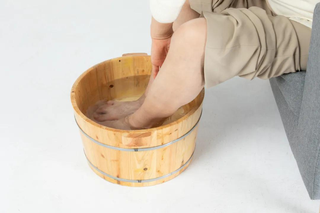 冬季泡脚排湿气最好方法,冬季花椒泡脚的功效与作用