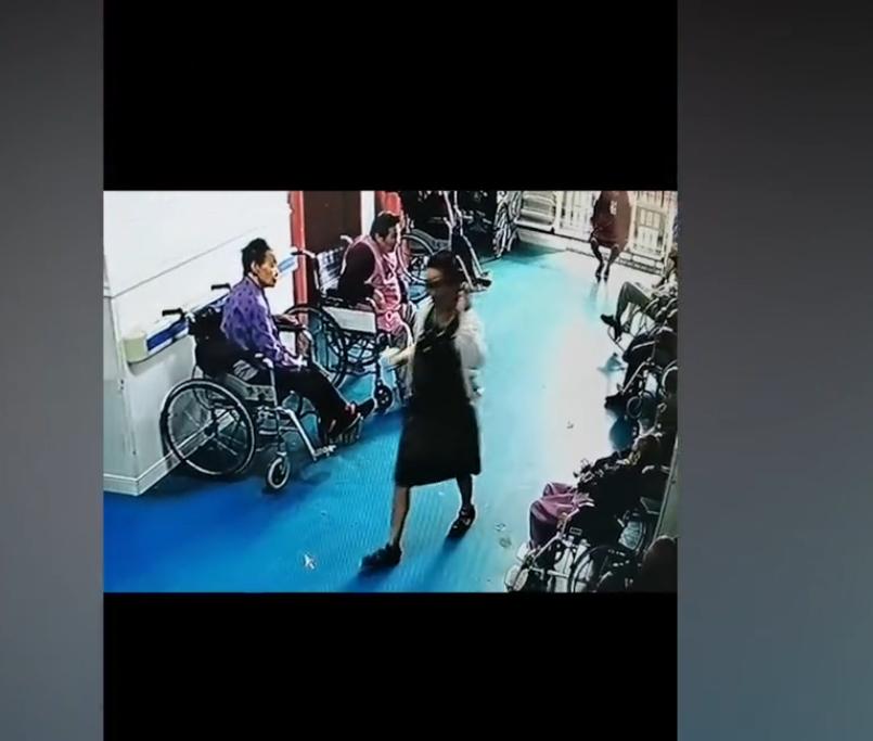 假扮老人回家探望父母,83岁老人假扮小奶奶