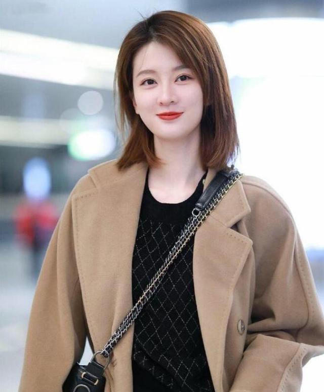 适合羊毛卷女生的发型,女生最适合什么发型羊毛卷