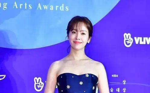 iulisa卸妆后的样子,iu和lisa哪个漂亮