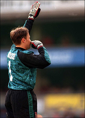 c罗第一次标志性动作,c罗挺裆庆祝