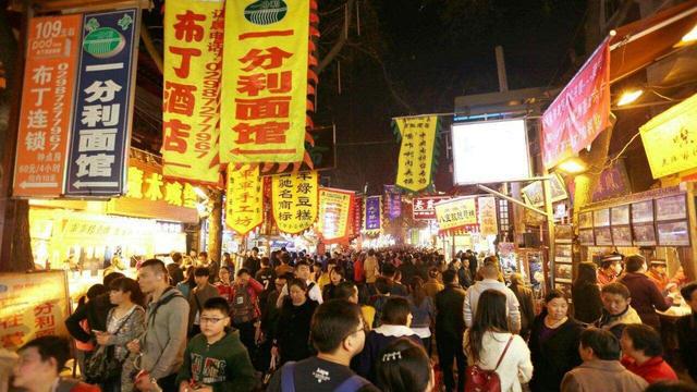 国内一定要避坑的美食街,国内最坑游客的八条美食街