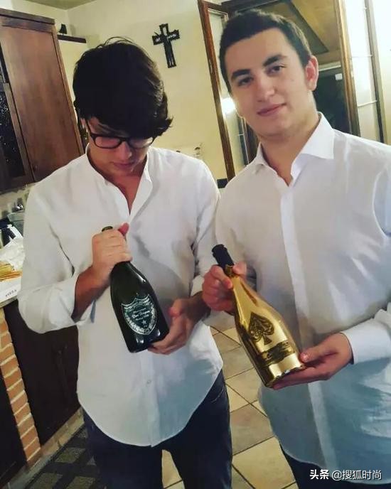 网友爆料王思聪夜店一晚消费30万,王思聪夜店花费4亿人民币