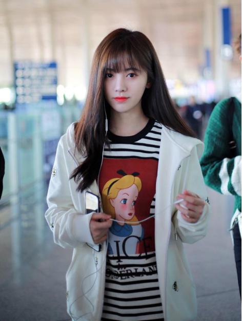 鞠婧祎百褶裙中筒袜图片,鞠婧祎可爱古装装扮