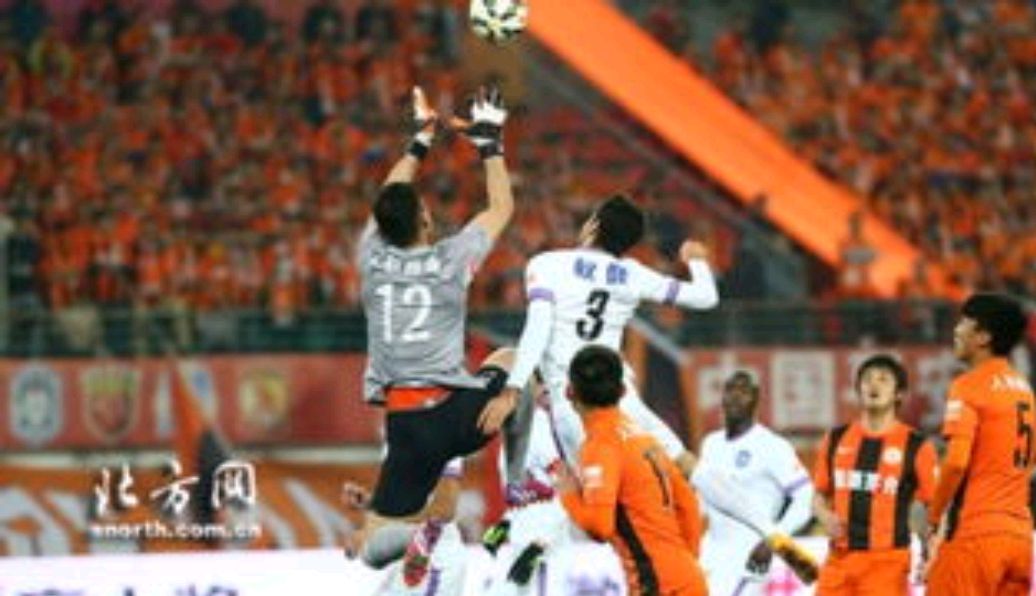 中甲赛场惊现暴力飞踹犯规,中甲奇葩门将完整视频