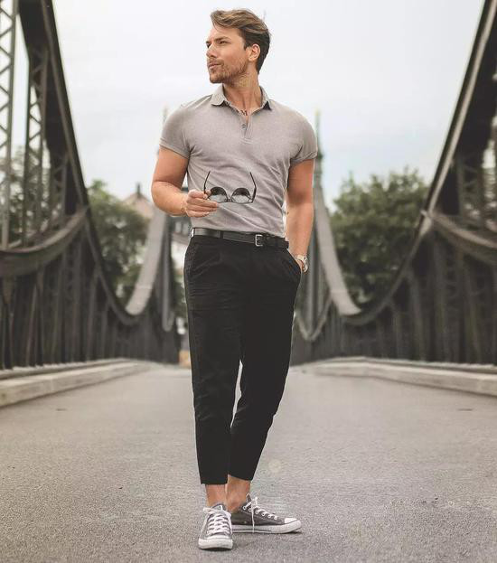 夏天t恤男生穿搭简单,男士夏季t恤穿搭技巧