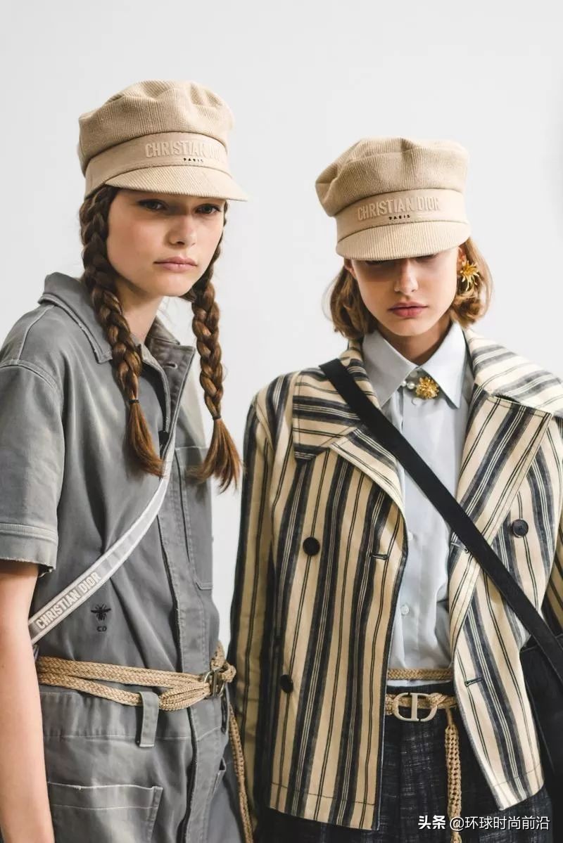 适合冬季脸大显脸小的帽子 (大圆脸适合什么帽子秋冬)