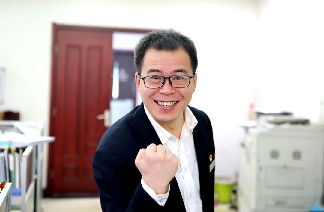 存款突破10000亿元！表情包带你分享山西农信人的豪情和喜悦