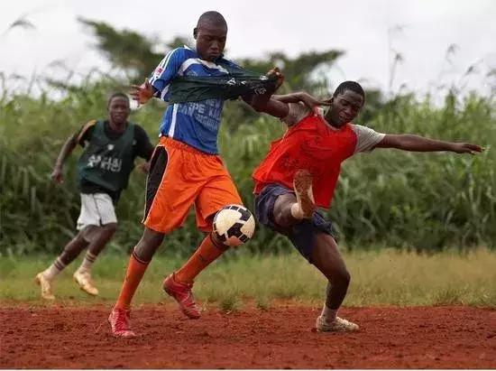 中国足球青训还是归化重要,中国足球不搞青训行吗