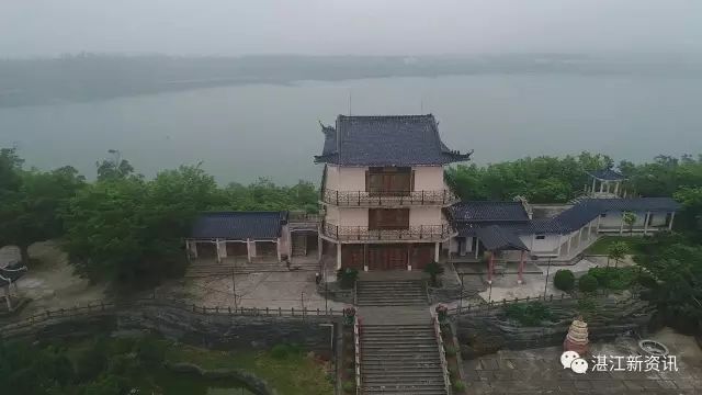 蓝天白云湖面碧波荡漾天然氧吧,湖光岩大自然天然氧吧