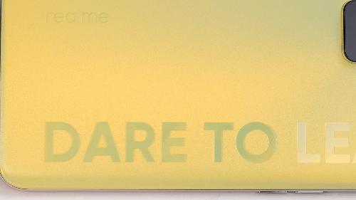realmeq3是一款直面屏手机吗,realme最具性价比的千元机