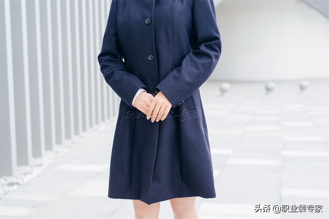 山东即墨大衣女款,大衣女海军领秋冬高级感