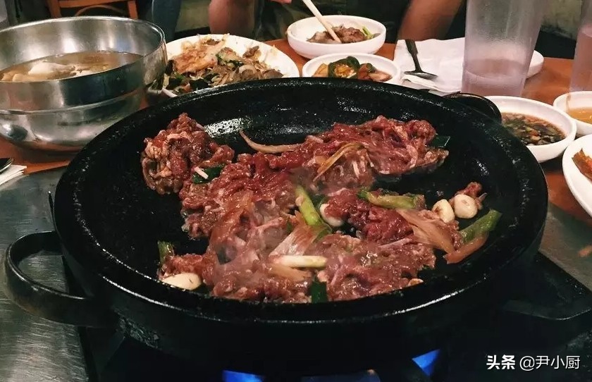 只需一口平底锅轻松搞定烧烤,在家用平底锅烧烤干净卫生又过瘾