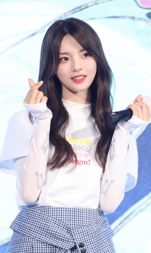 适合小圆脸女生的发型学生党,适合小圆脸发际线高的女生的发型