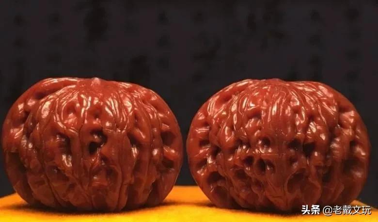 小秋子核桃如何辨别是不是塑料的,秋子核桃的变化过程