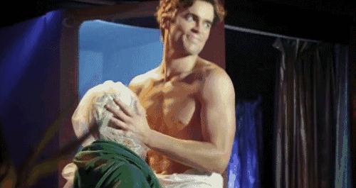 第一次被男生握住手腕,第一次被同一个男人甩了