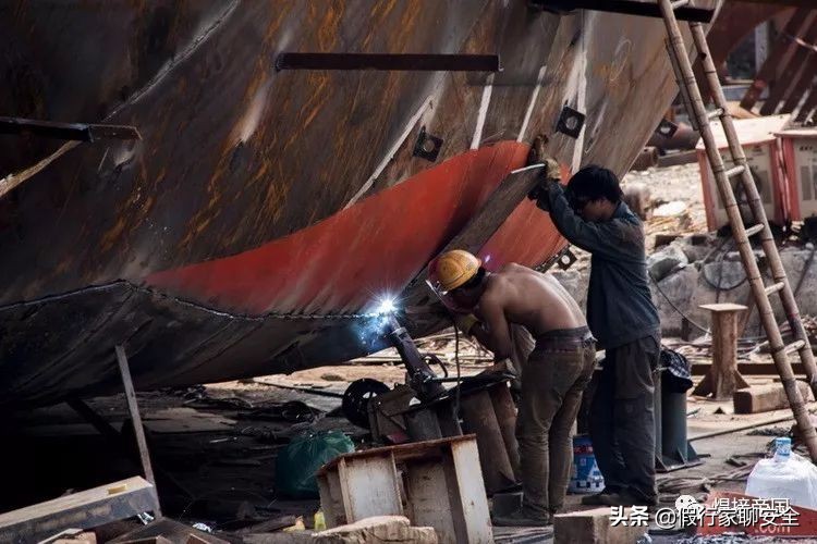 电焊机有空载电压,电焊机空载电压90伏正常可以修吗