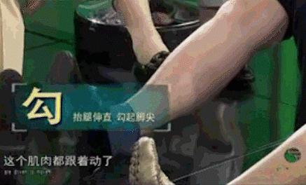 病例：这个患者双膝畸形，无法伸直，活动受限，并有严重骨刺