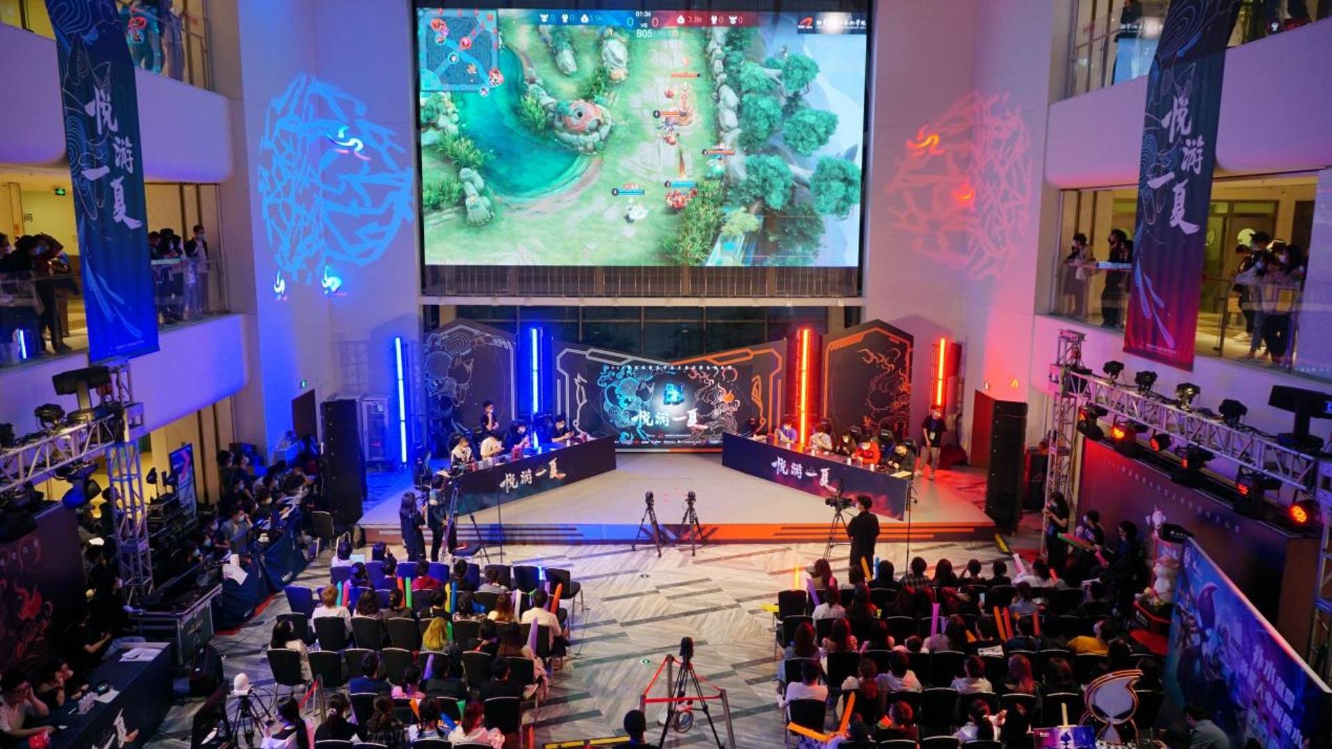 中国传媒大学如何在30秒内同台变换电竞赛事与舞台节目的拍摄直播