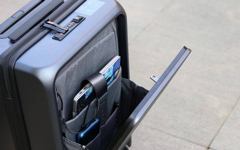 快速取物，为商务人士定制地平线8号登机箱体验