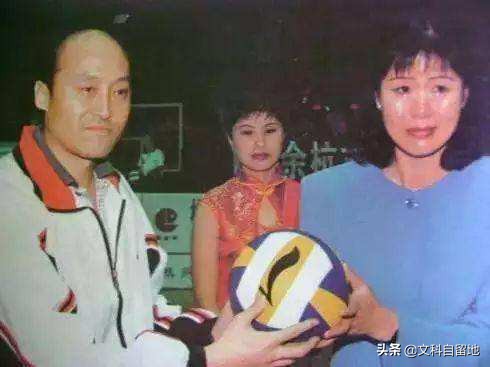 中国女排历任主教练任期及位置，王宝泉仅159天，郎平执教十年