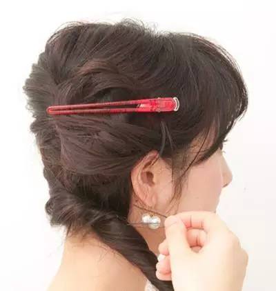 今年流行的侧编发,减龄全编发型