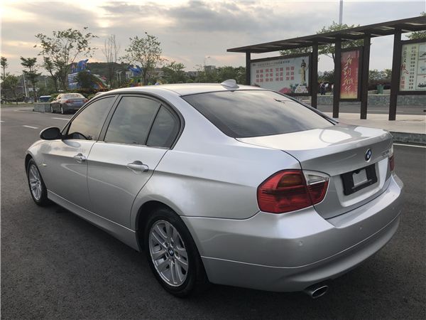 09年的宝马320i,老款宝马320i