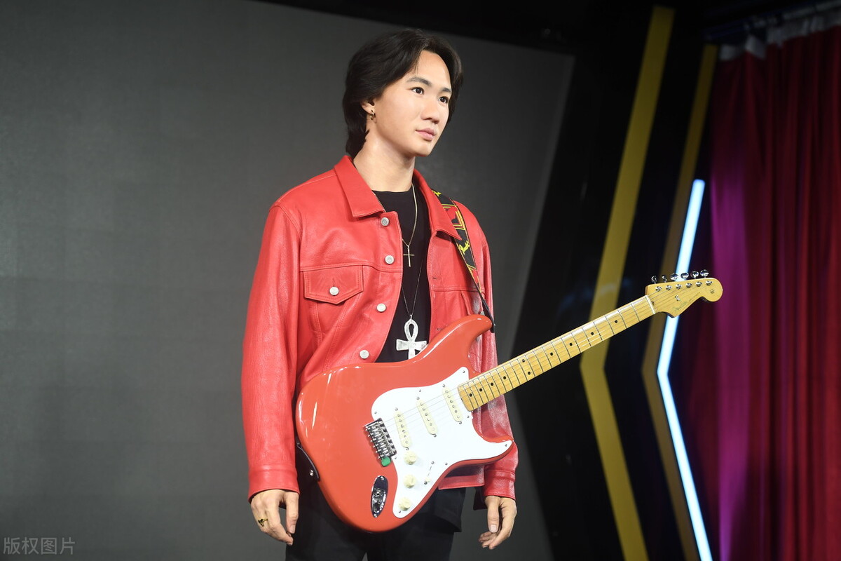 黄家驹年轻时的情史,黄家驹当年的爱情故事